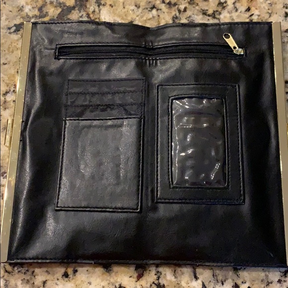 Clutch - Picture 2 of 3